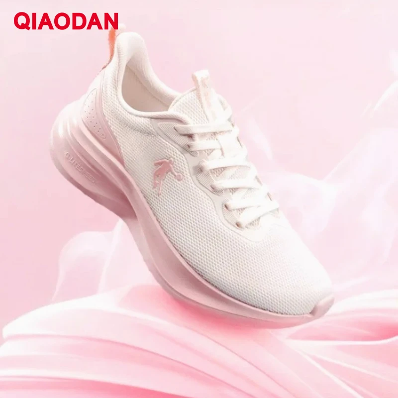 

QIAODAN женские сетчатые дышащие кроссовки 2025 летние носимые легкие балансирующие кроссовки с подушкой QXB022252221R
