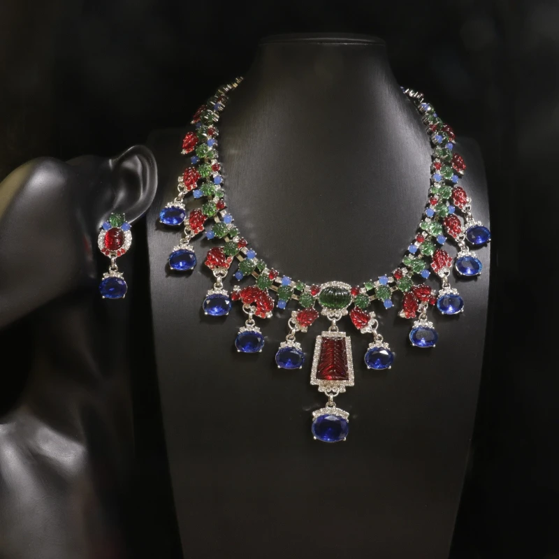 

Роскошное многоцветное ожерелье и серьги с кристаллами, комплект винтажных украшений в стиле барокко с синими, красными, зелеными драгоценными камнями, элегантные аксессуары