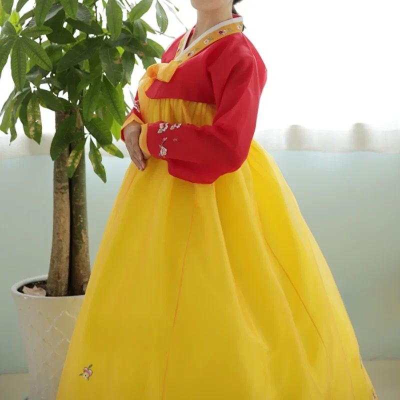 Hanbok abito etnico Hanbok donna classico rosso/giallo tradizionale ricamato a mano peonia Decora Hanbok Set celebrazione prestazioni