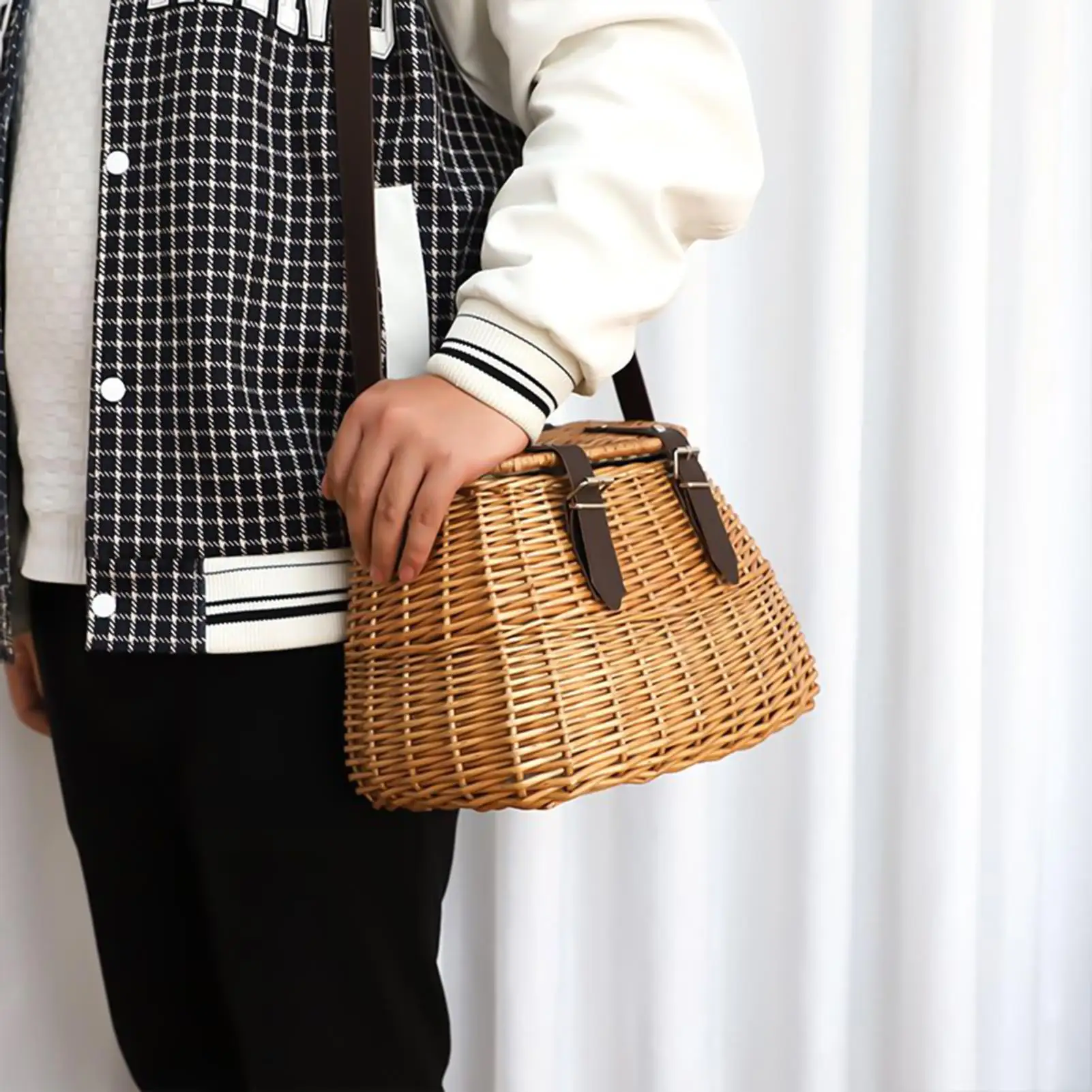 

Woven Picnic Baskets Hand-Woven Basket With Adjustable Shoulder Strap Multi Functional Organizer Hamper For Outdoor Thanks