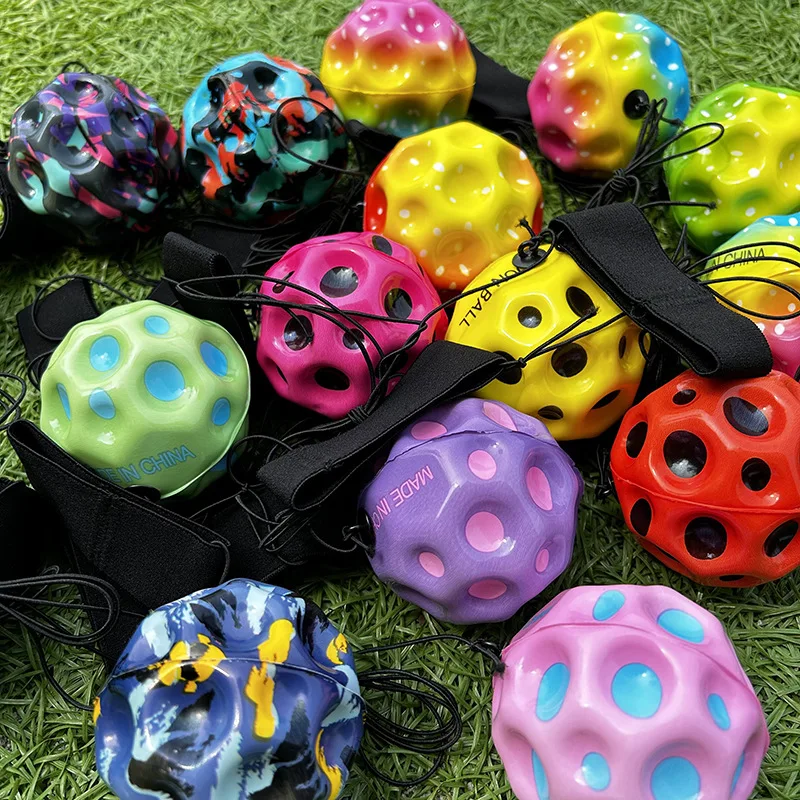 Palla antistress in PU ad alta elasticità Moon Rock con cordino elastico Palla da lancio da polso per bambini Lancio a mano e giocattolo con palla di ritorno