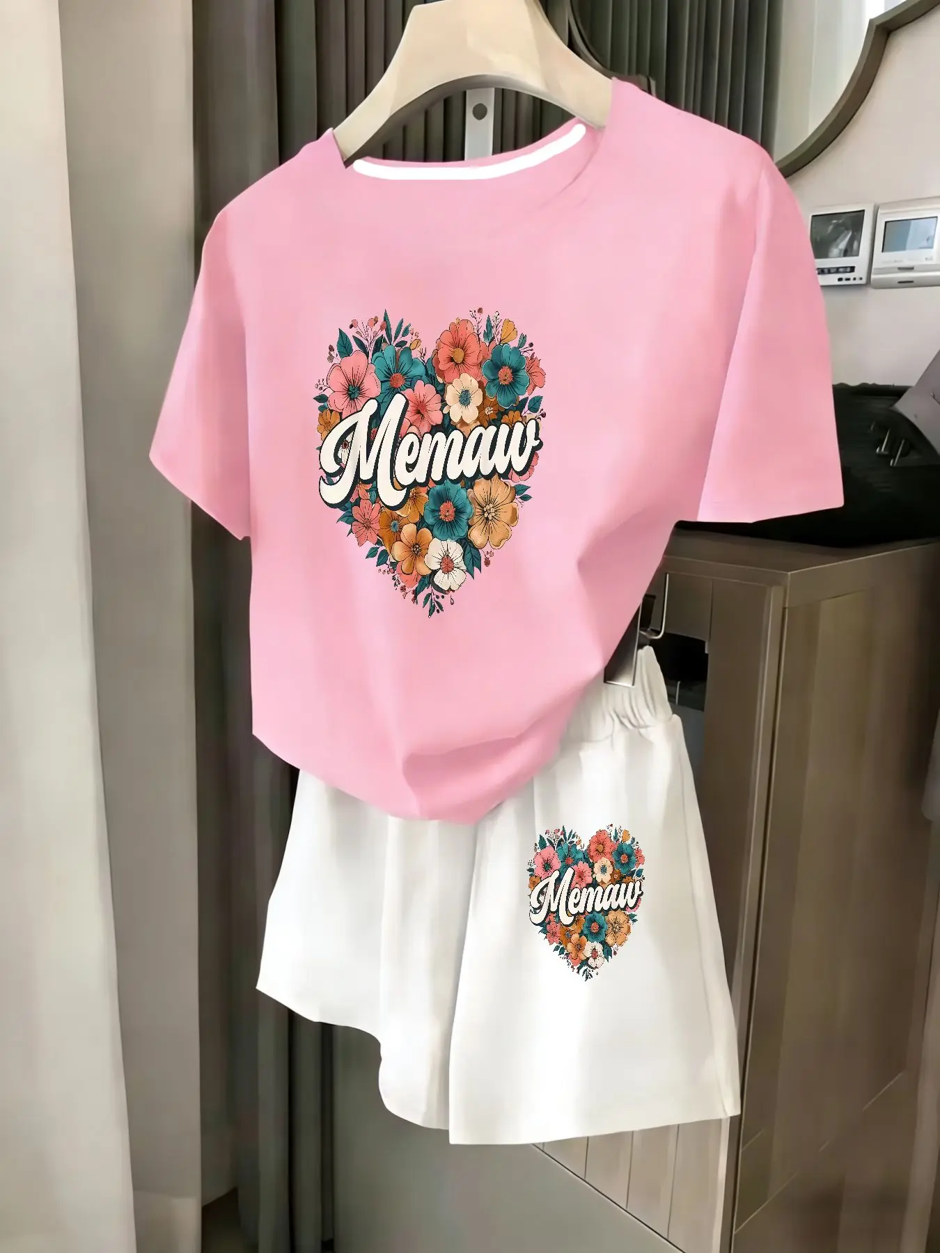 

Ladies 2-Piece Set Summer Beach Vacation Casual round Neck Short Sleeve Random Print T-Shirt Elastic Waist Shorts Suit Comfortab