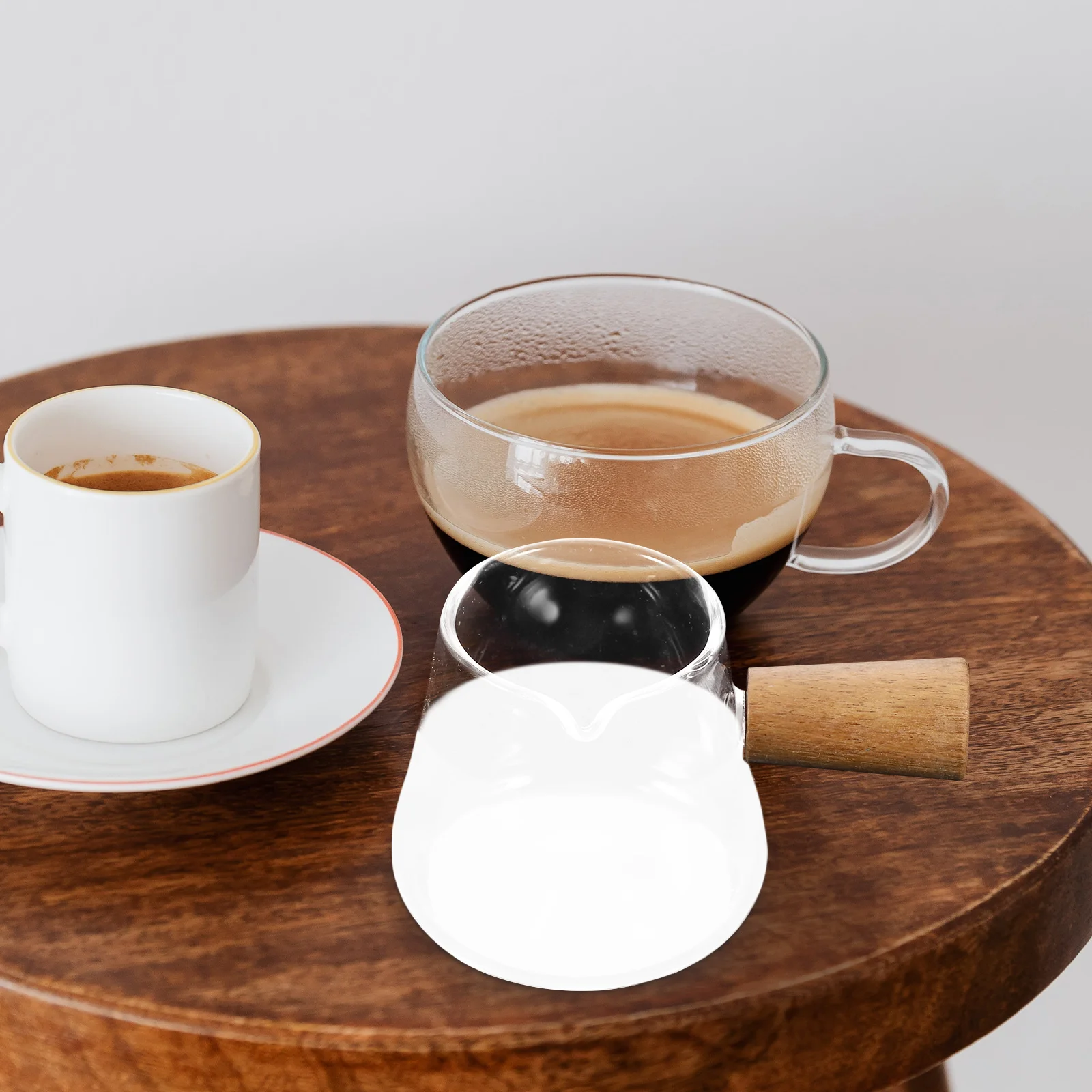 

Glass Creamer Pitcher Wood Handle Large Capacity Milk Jug Coffee Measuring Cup Reusable Spout Mug Elegant Design Kitchen
