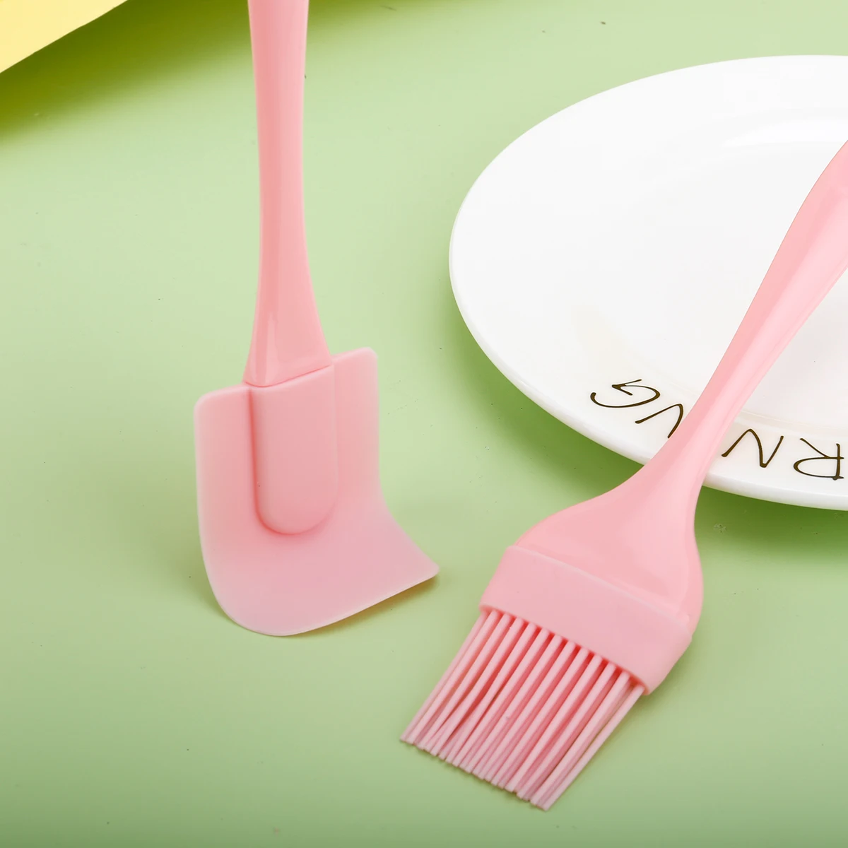 3PCS-Silicone Cream Spatula; Bread Cake Butter Mixer; Oil Brush with PP Handle Cake Scraper.