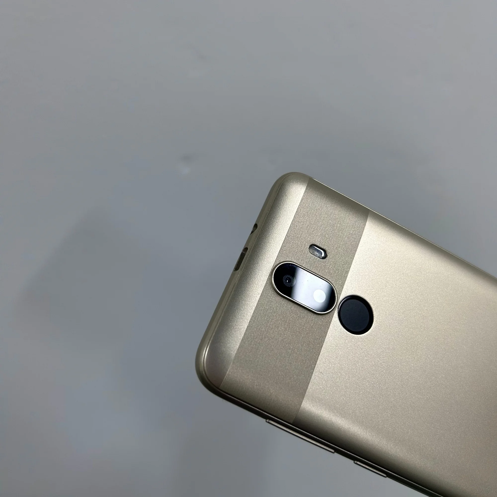 Smartphone K2 5.45 polegadas Quad Core LTE 4G 2GB RAM 16GB ROM Câmera Dupla 5MP/13MP Impressão Digital Android 7.0 Celular Coolpad