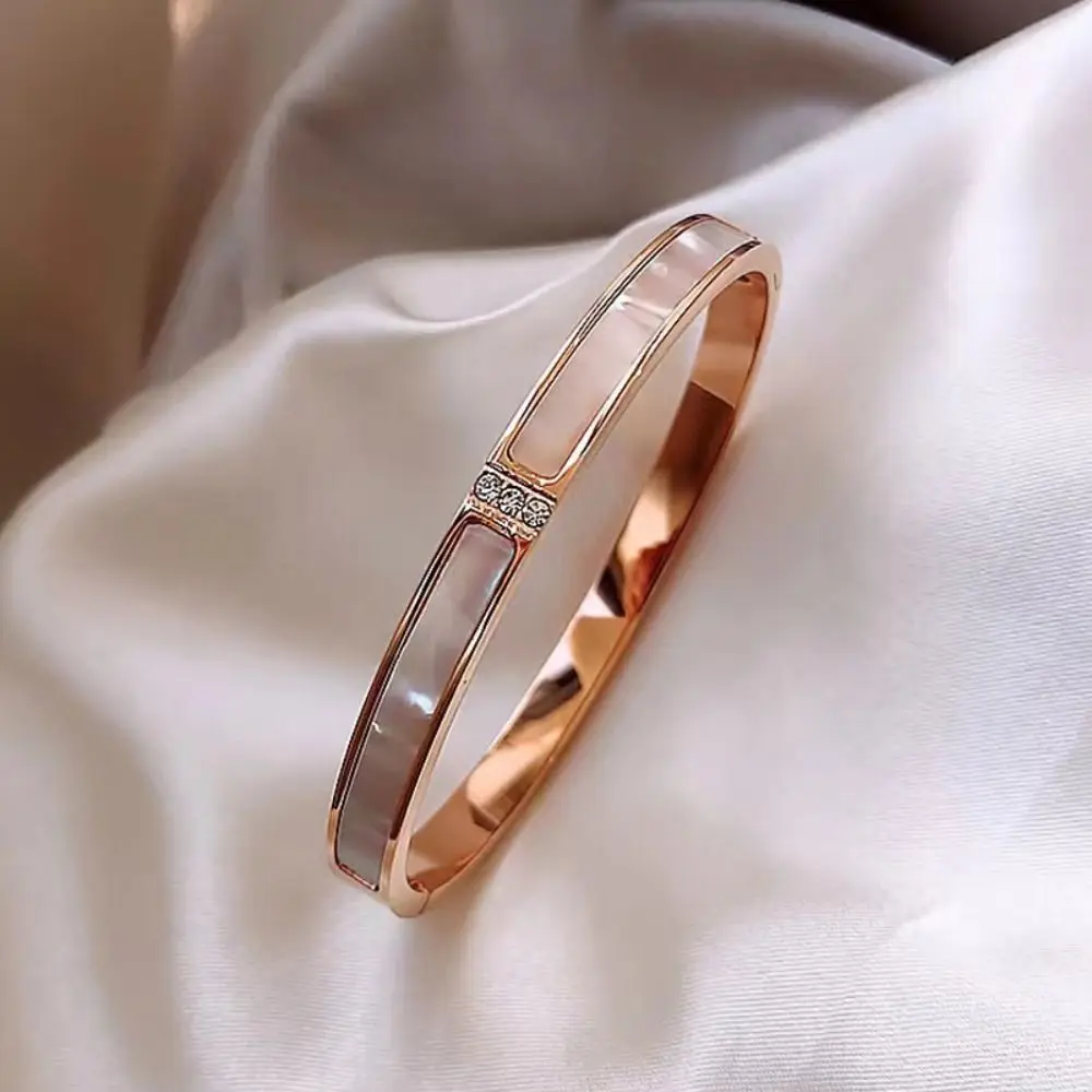 Classic Simple Style Shell Mother Bracelet Ins Design Plating Titanium Steel Bangles Gift 3 Crystals Couple Bracelets Men