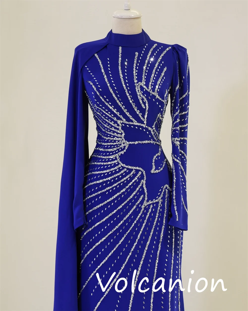 ที่กําหนดเองคลาสสิกประณีตเจอร์ซีย์ประดับด้วยเลื่อม A-Line ชุดเดรสยาวคอสูง Bespoke โอกาส