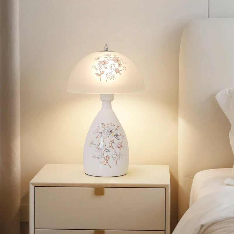 Lampu Meja Kreatif Perancis LED Kap Lampu Kaca Elegan Modern Kamar Tidur Lampu Meja Belajar Restoran Hangat Romantis Lampu Meja Fashion