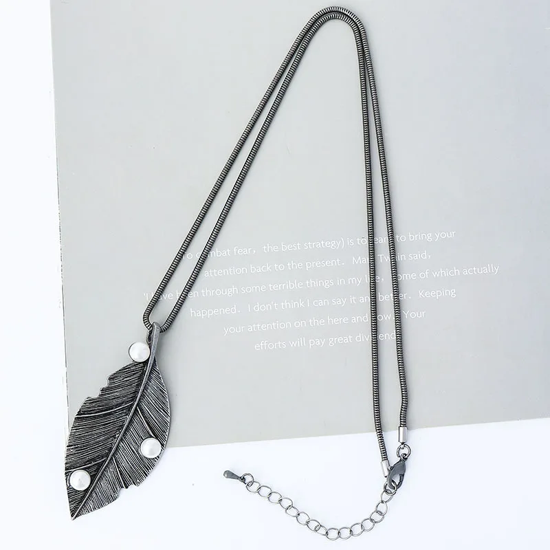 leaf pearl new high-end women's necklace retro fashion simple pendant long chain sweater chain