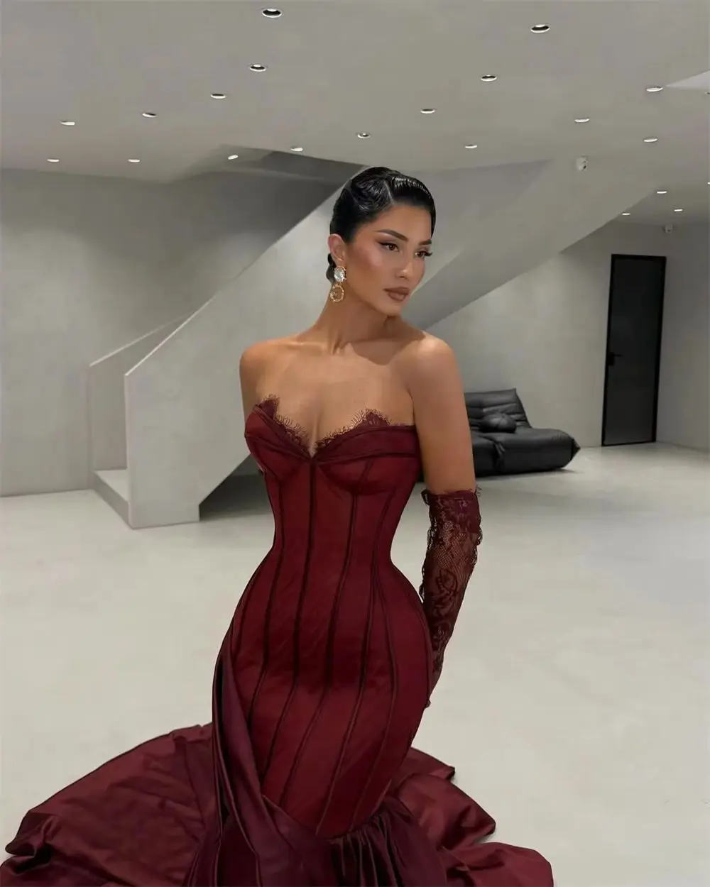 Contessa Dubai aangepaste wijnrode strapless galajurk met kanten mouwen vestidos de noche kathedraal trein formele avondevenementen