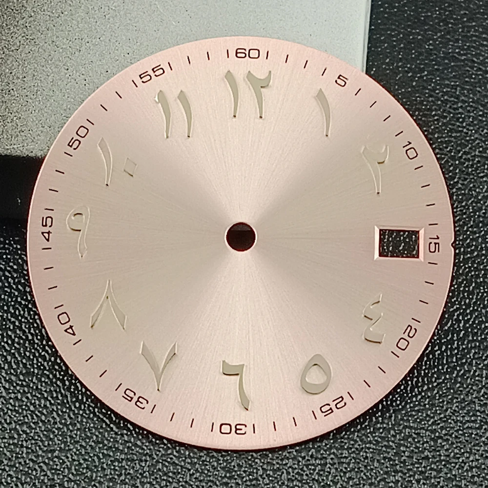 28.5mm アラビア数字ダイヤルカスタムロゴメンズ腕時計、夜光ダイヤルなし、NH35 ムーブメント時計アクセサリーに適しています