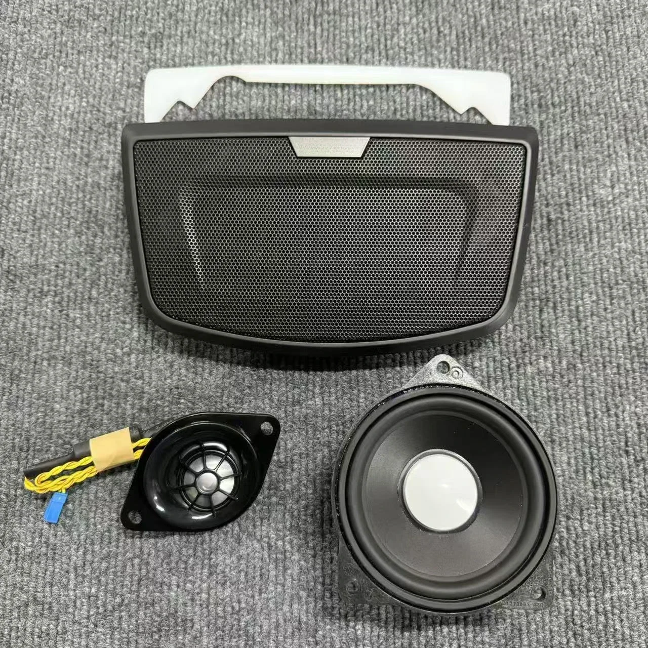 Car Center Console Speaker With Cover For BMW F30 F31 F32 F34 3GT 3 4 Series Dashboard Loudspeaker Midrange Speaker with Tweeter