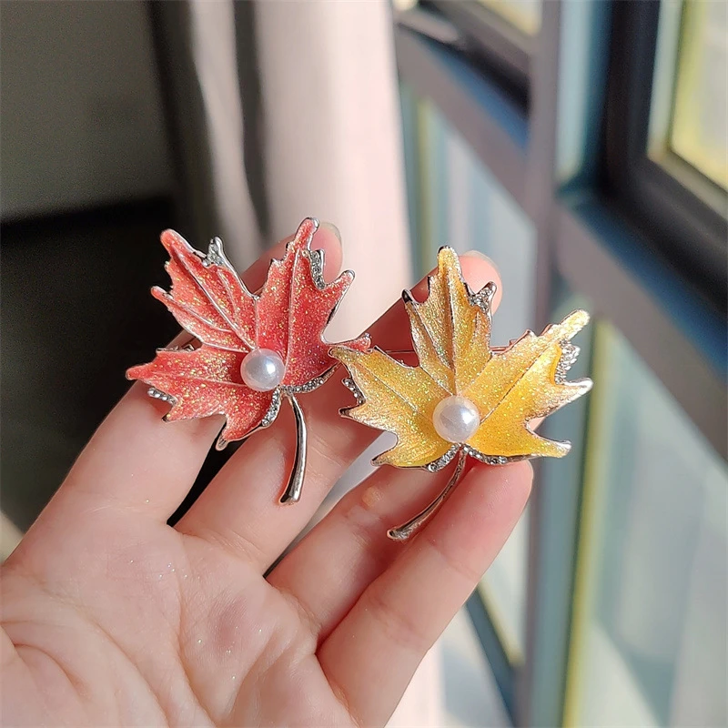 Cross-border new Korean version of exquisite jewelry alloy fashion diamond-inlaid drop oil Maple Leaf brooch all match women's c