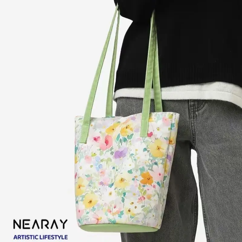 Bolso de mano con diseño de flores y mariposas para mujer, bolsa de lujo de gran capacidad, de nailon, impermeable, informal, 2024