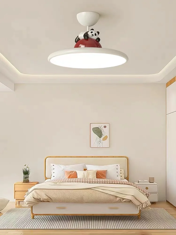 O estilo nórdico conduziu a luz para o menino e o estilo nórdico da menina, morno e criativo com projeto pequeno do panda, proteção ocular, decoração do teto