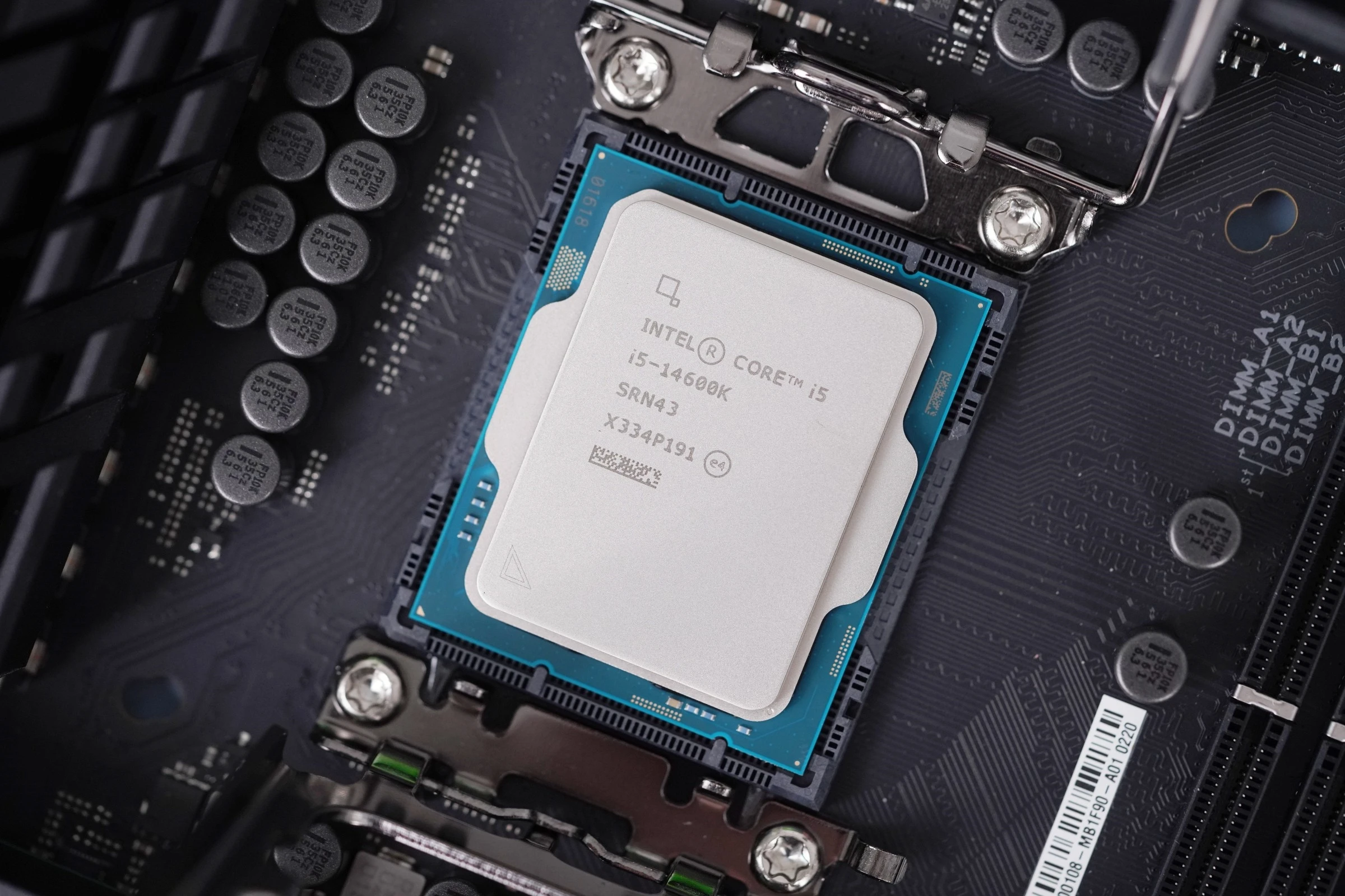 معالج Intel Core i5 بقدرة 14600 كيلو فولت، وذاكرة تخزين مؤقت 24 مترًا، حتى 5.30 جيجا هرتز بدون صندوق