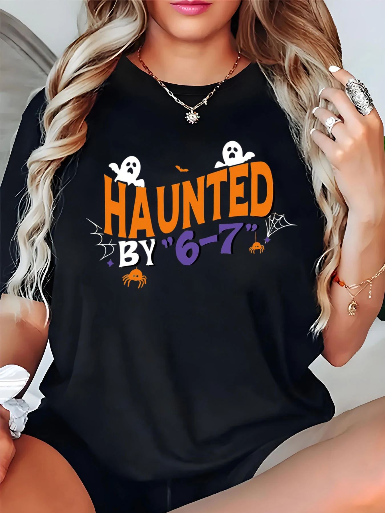 Haunted by 6-7 Halloween bedrukt T-shirt dames casual losse pasvorm top griezelig ontwerp voor feestkostuum seizoenskleding