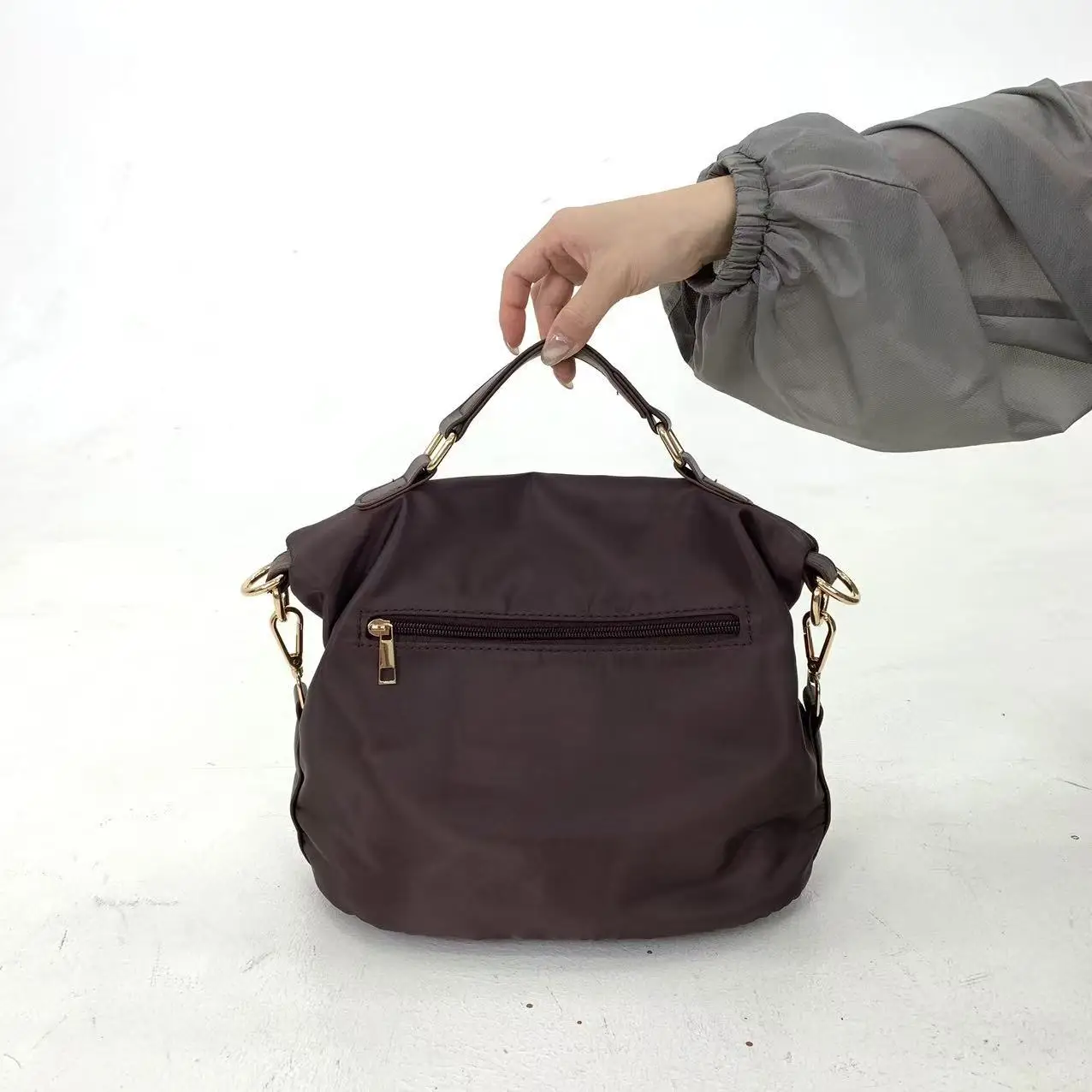 Modische gesteppte Mesh-Schultertasche für Damen mit Streifenmuster, einfache und vielseitige lässige Umhängetasche. – Detail 14
