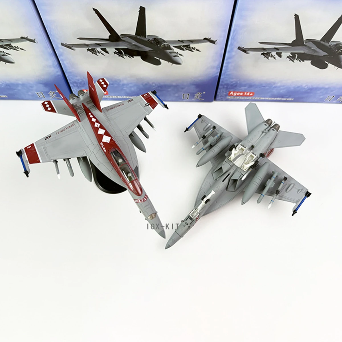 Diecast Metal 1:100 Scale F/A-18 Rattlesnake Squadron Fighter Aircraft USAF Aircraft Model Toy Desktop Ornament Collection Gifts