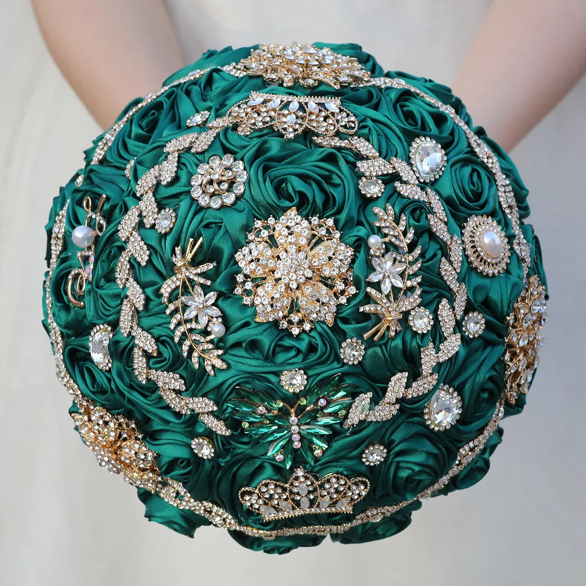 

Large Elegant Gold Brooch Bride Wedding Bouquet Dark Green Gold Crystal Silk Bridesmaid Wedding Chapel Bouquet W326B
