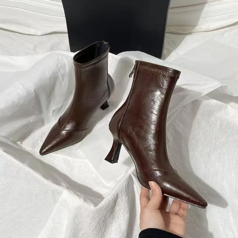 

Острые остроконечные тонкие женские ботинки на высоком каблуке, зима 2025, новый размер 43, модные новые коричневые женские ботинки