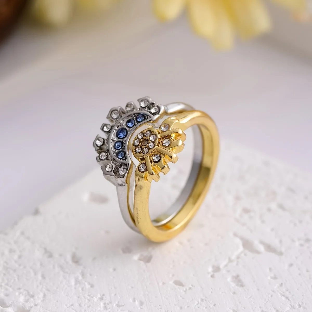 خاتم زوجين مكون من قطعتين بأسلوب عصري وبسيط، مصمم بقمر أزرق وشمس صفراء، مجوهرات مثالية للفصول الأربعة