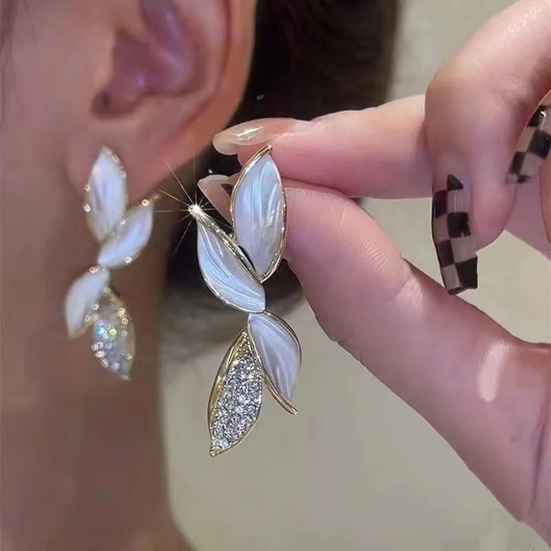 

Fashion Leaf Long Crystal Leaf Drop Earrings for Women Romantic Valentine's Day Anniversary Gift Bridal Wedding Party Jewelry