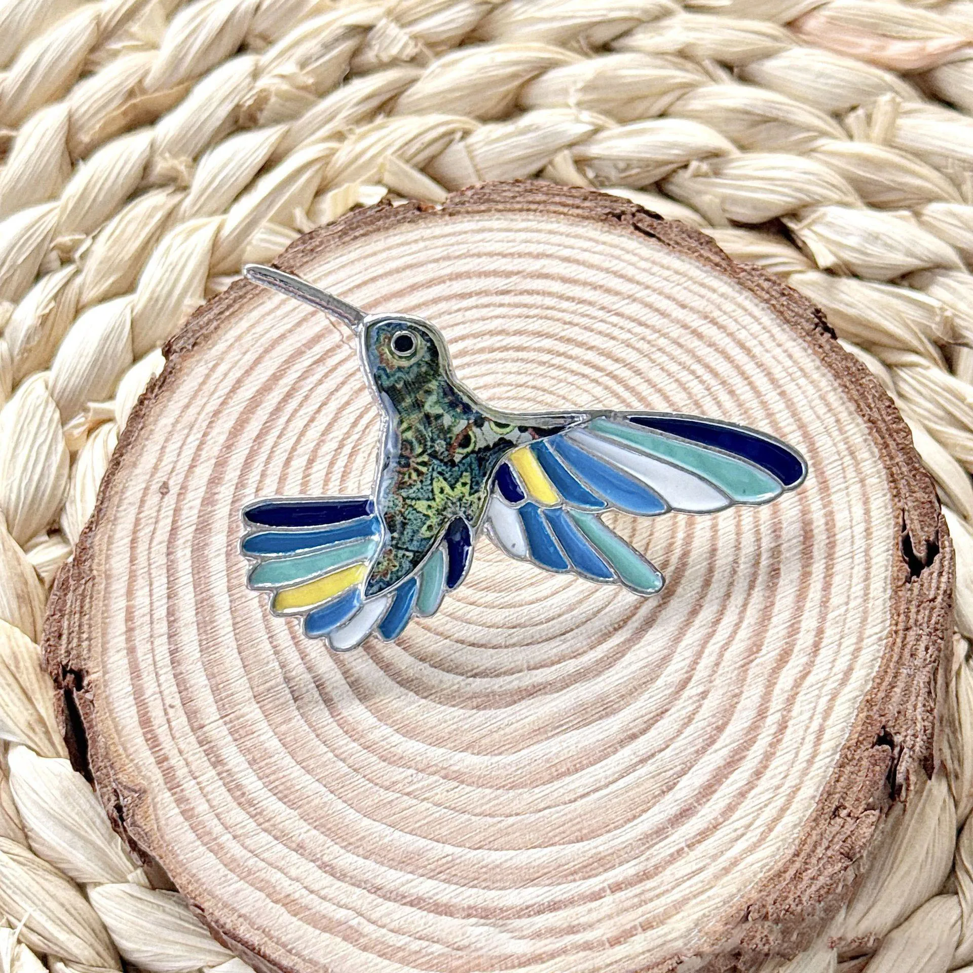 

Small bird brooch with niche design, high-end enamel brooch, exquisite and versatile animal chest flower