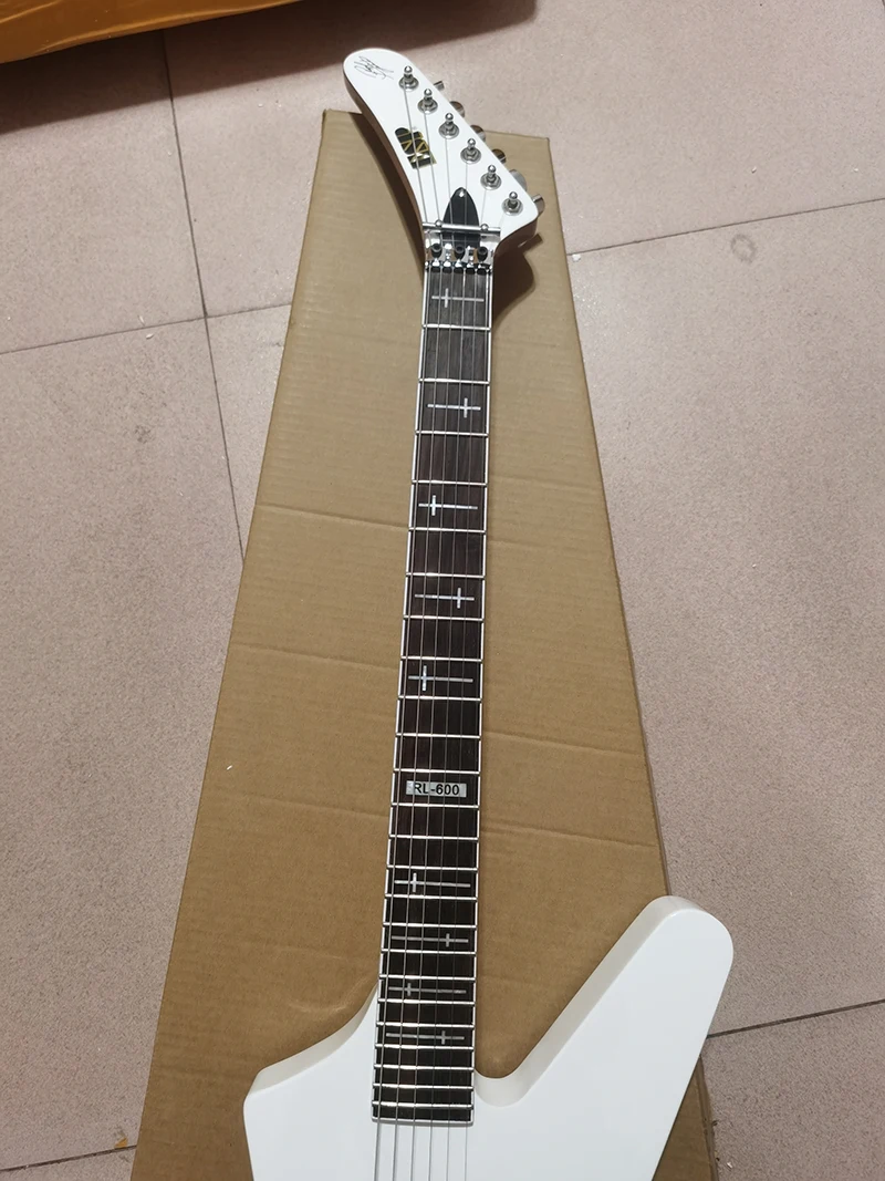 White ESP profiled electric guitar, nickel-chromium electronic hardware, a two-coil pickup, in stock