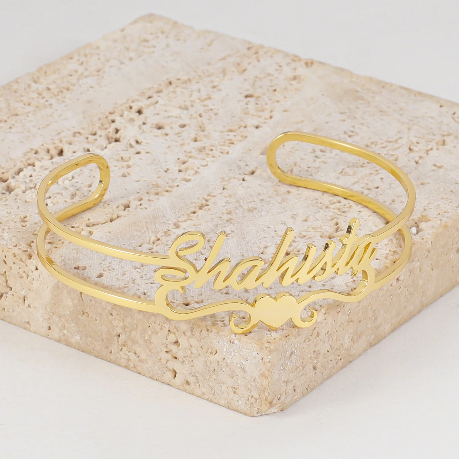 Brazalete Qitian personalizado con nombre en oro, brazaletes de acero inoxidable de alta calidad para mujer, joyería con placa de identificación para el Día de San Valentín