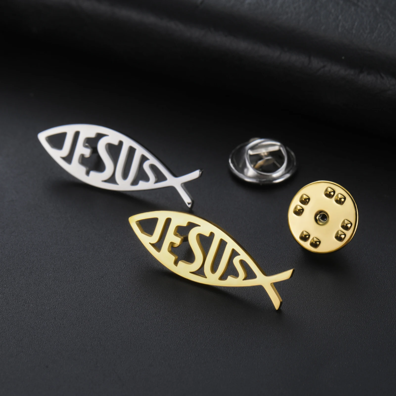 Cazador Edelstahl-Anstecknadeln Jesus-Fisch-Brosche für Damen und Herren Christlicher Schmuck Anzugkragen-Abzeichen Rucksack-Metallnadeln