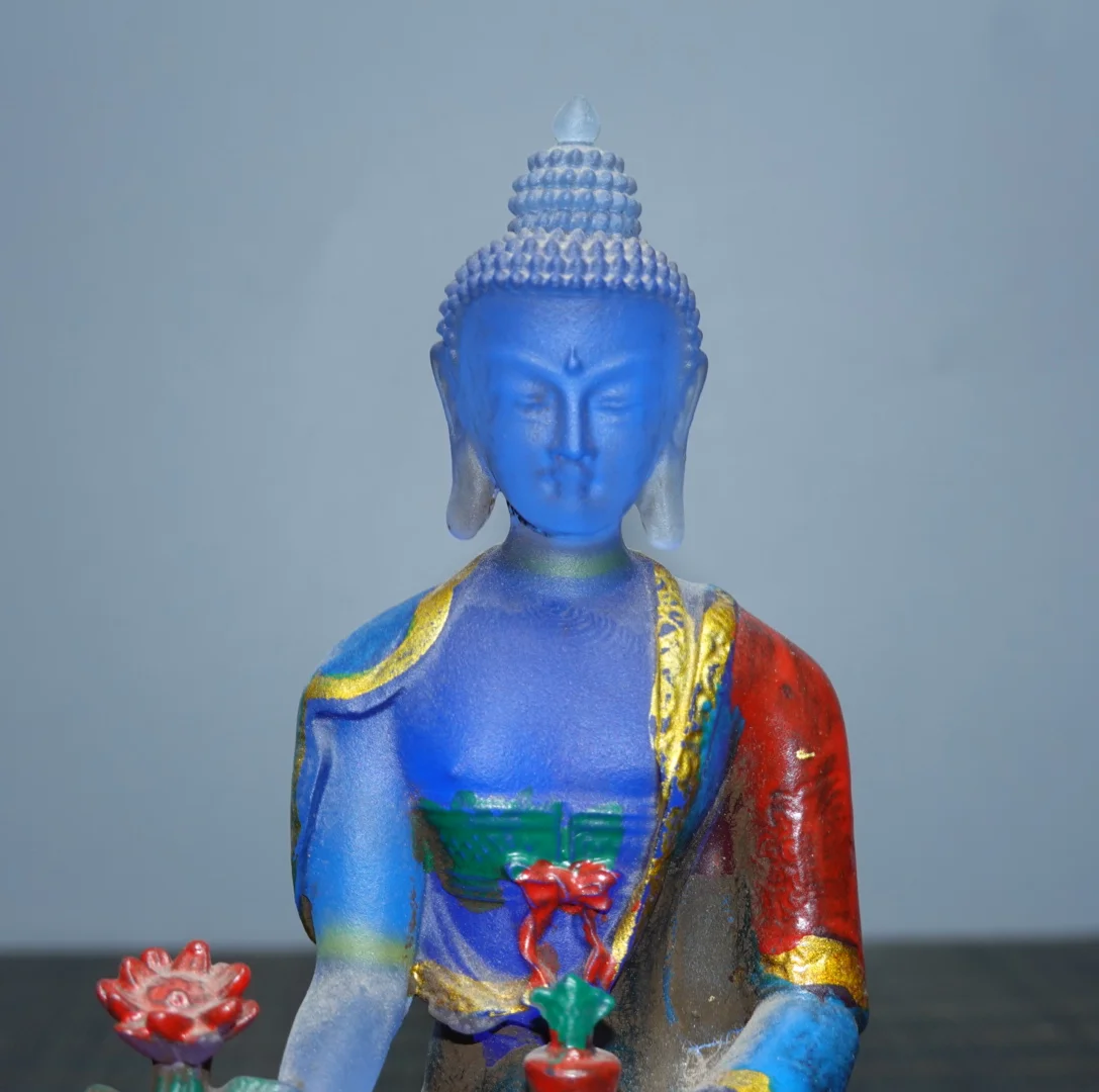 China's old collection of glazed painted glazed lotus pharmacist Buddha guards and worships Buddha at home.