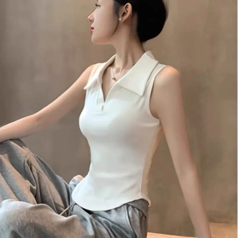 

Women's White Sleeveless Polo Neck Tank Top Slim Fit Ribbed Knit Crop Top with Curved Hem Casual Basic Vest
