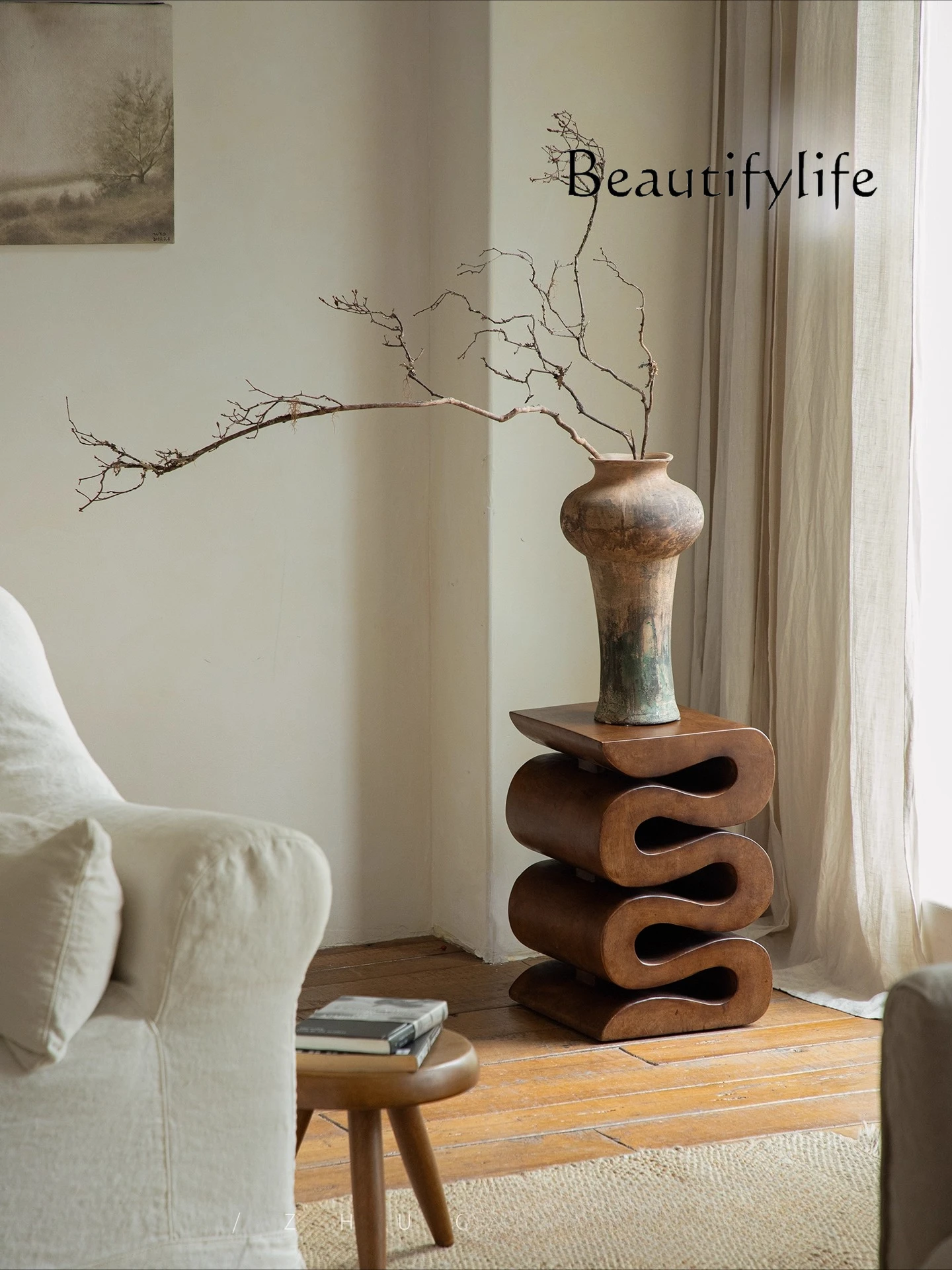 

Whole wood creativity, retro style designer, living room, sofa side, a few homestay ornaments, flower stand