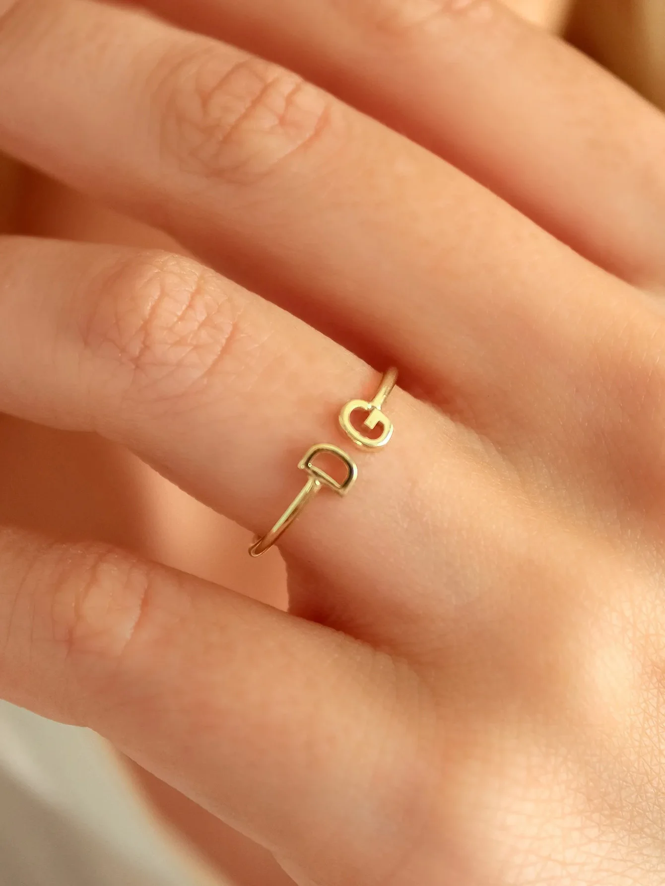 Personalisierte Doppel-Initialenringe für Damen, 18K vergoldeter Edelstahl, personalisierter Buchstabenring, Hochzeitsschmuck, Geschenk für sie – Detail 3