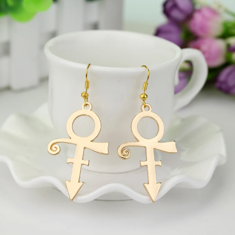 Prince RIP orecchini simbolo commemorativo Love Ear Charms pendenti Party Prom orecchino per le donne ornamenti di gioielli di moda