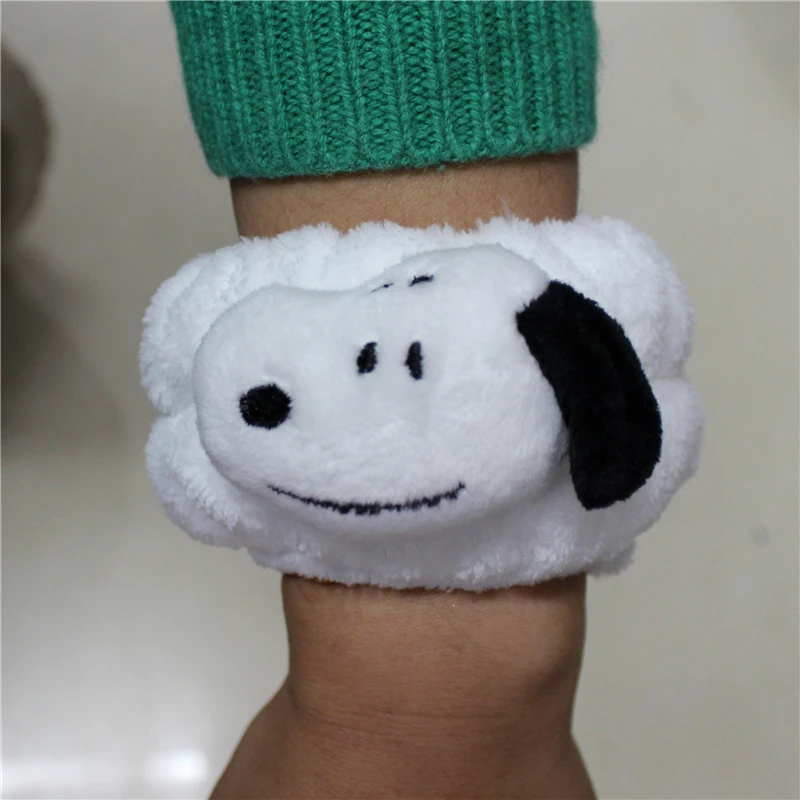 1pair of 2 piece  The Peanuts Snoopy Wrist brace toys plush soft toys Snoopy doll   best gift