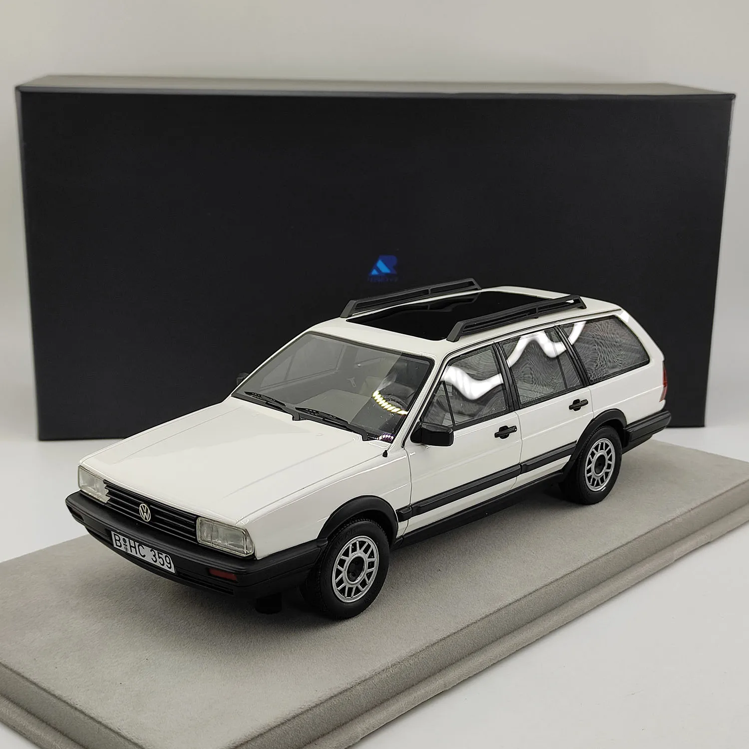 1:18 Scale VW Passat Tin GT 32B Resin Car Model