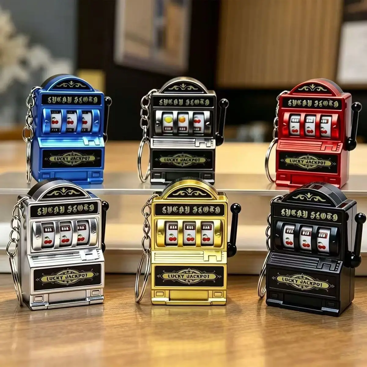 Mini máquina tragamonedas portátil con forma de llavero, estilo vintage Las Vegas 777, máquina de juguete de suerte agitable, disponible en stock.