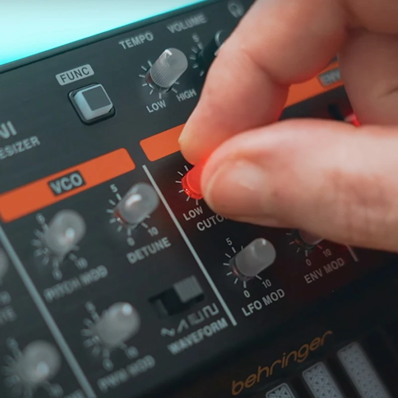Kép 4: Behringer JT Mali Polifón Analóg Szintetizátor VCO multimode VCF Jupiter