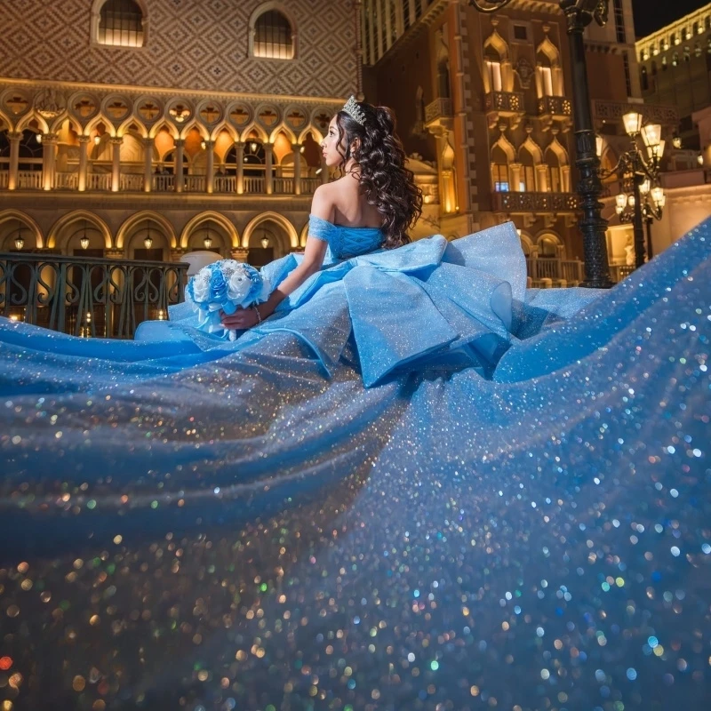 فساتين Quinceanera للأميرة اللامعة باللون الأزرق بدون أكتاف مطرز بالخرز كريستال مشد تول حلو 16 فستان حفلة فيستدوس 15 أنوس