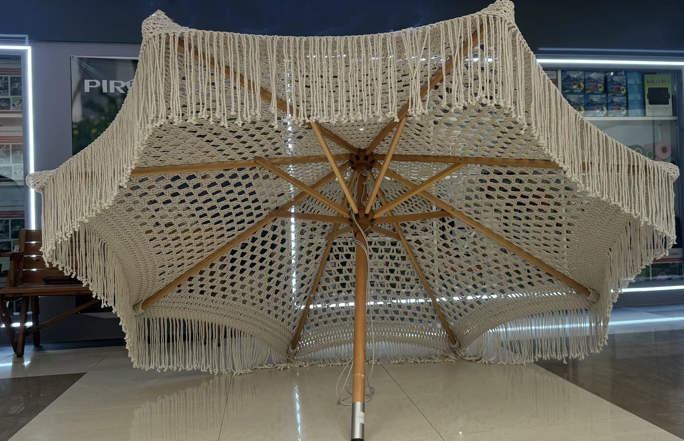 High Quality 2.5m Parasol With Macrame Ropes Handmade Crochet Wooden Cotton Tassels Open Fringe Hotels Patio Umbrella Outdoor