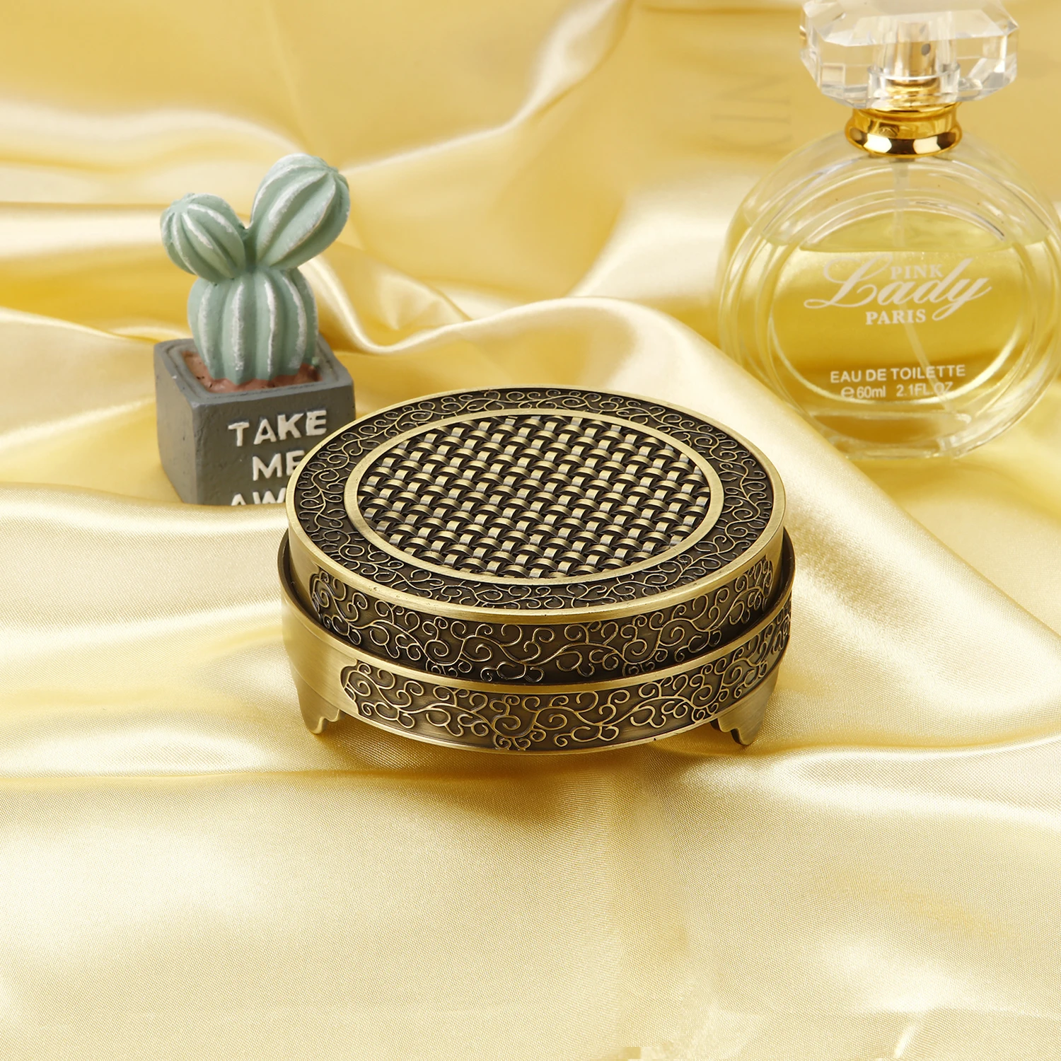 

Retro Embossed Jewelry Storage Box Metal Jewelry Box Necklace Earrings Ring Jewelry Organizer Multi-functional Organizer