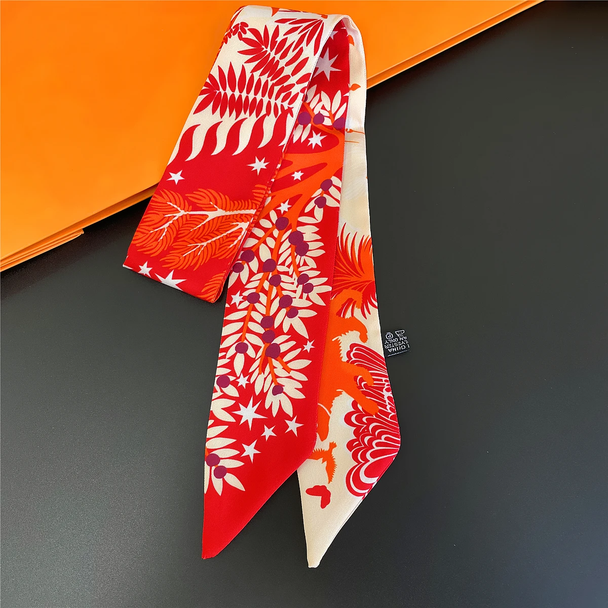 2026 Markendesign Zebra-Muster auf Blumen Damen-Schal Luxuriöser Seidenschal Modisches Haarband Foulard Schmaler Taschenschal Halstuch