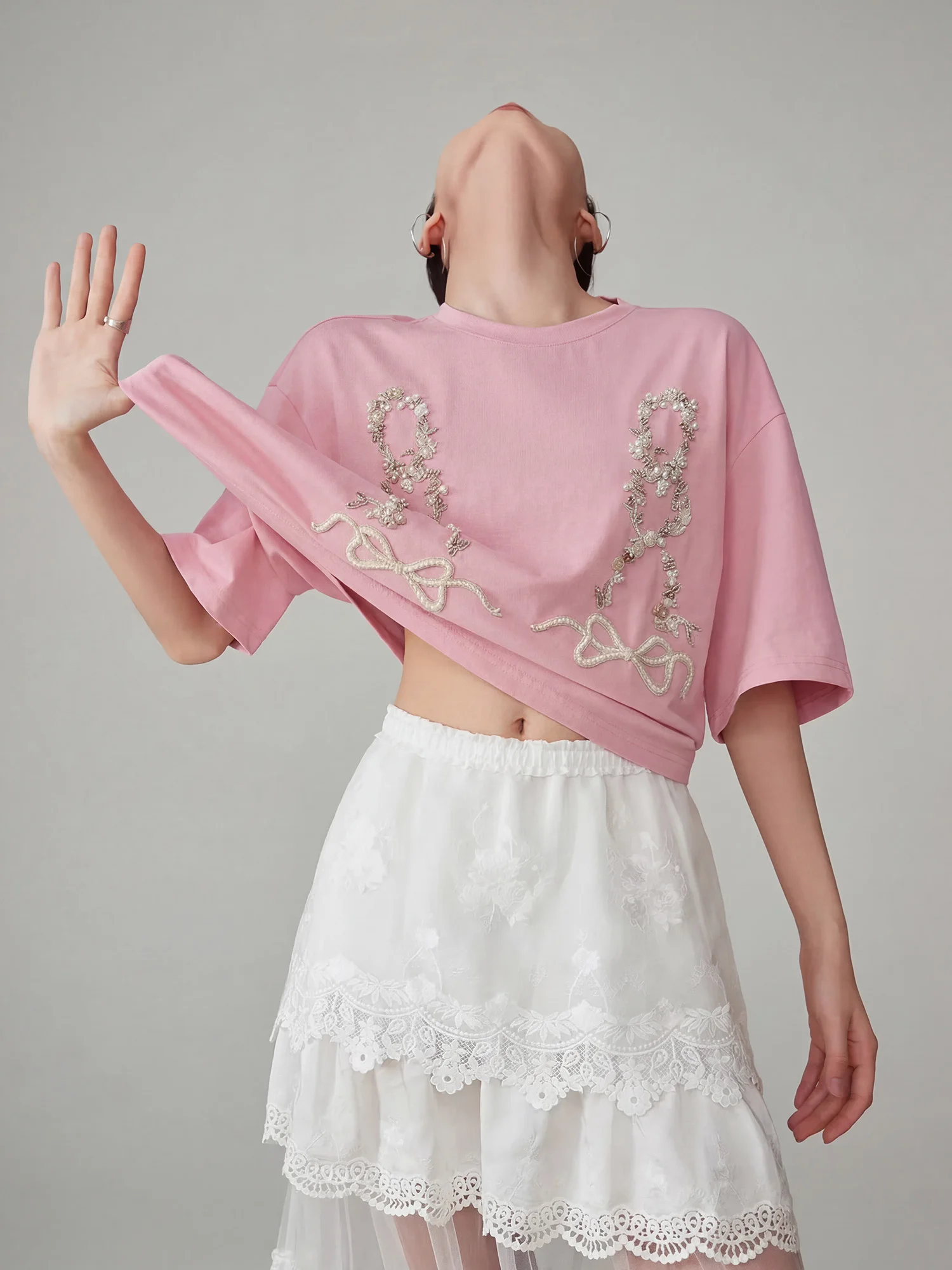 

Розовая футболка с узлом и бисером, женская, свободного кроя, с коротким рукавом, со спущенным плечом, в повседневном стиле, из полиэстера, летний топ