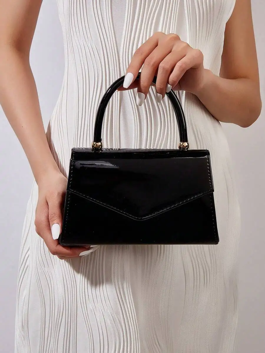 

Glossy Black Envelope Top-Handle Handbag for Evening Events