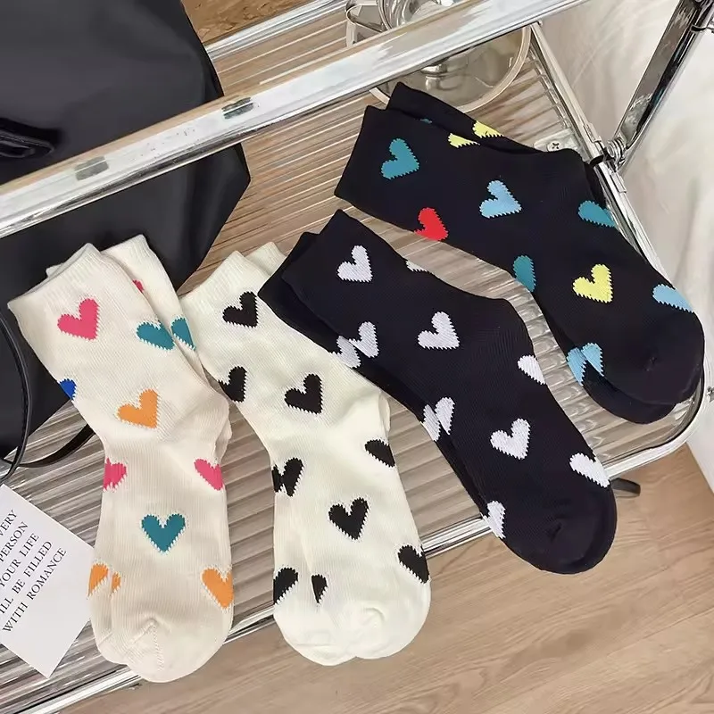 2 Paar lustige liebevolle rote Herzmuster Männer Frauen Crew Socken Street Trend Crew Socken Geschenk Männer Ehemann süße Socken Neuheit Funky