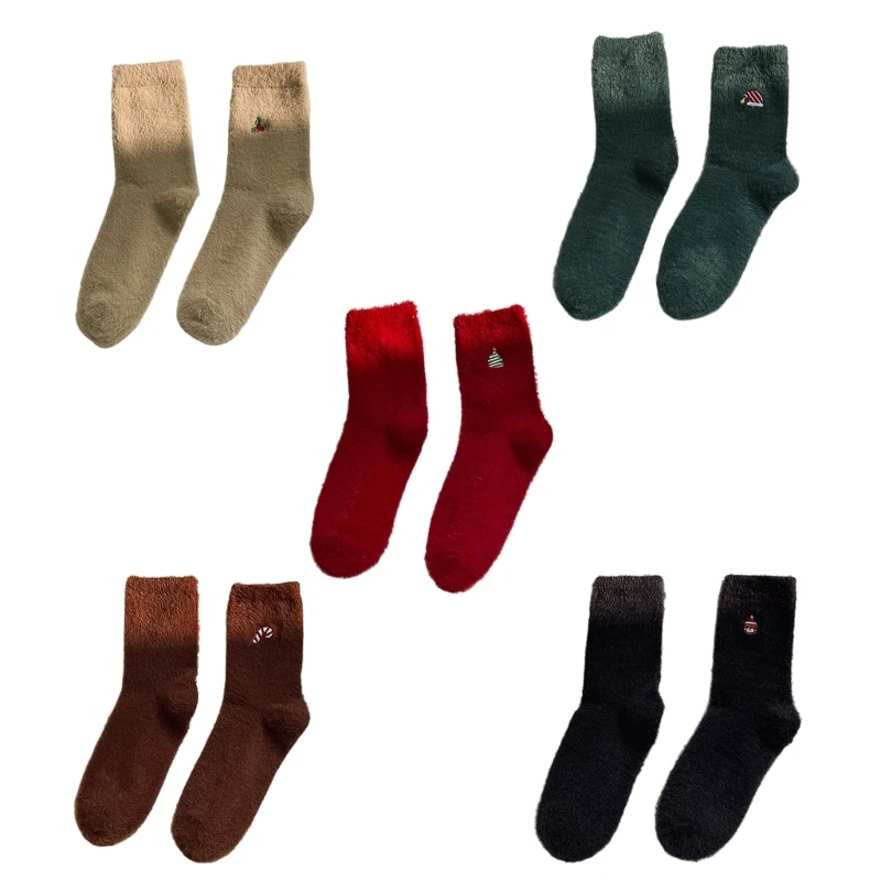 

Comfortable Thermal Socks Calf Length Embroidered Christmas Design Unisex 15UB