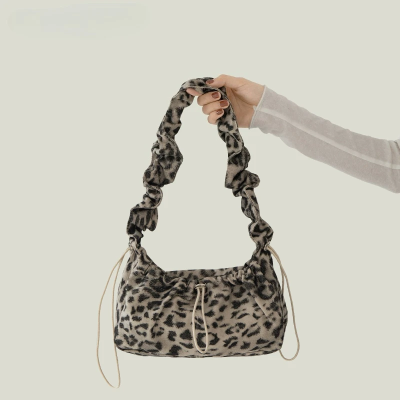 

New Wrinkle Design Cloud Shoulder Bag Women Leopard Print Lightweight Versatile Handle Bag Textured and Versatile Commuting Bag