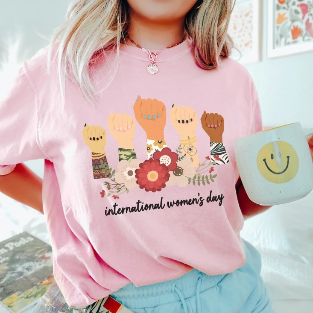 

Футболка на Международный день Жен. Женский месяц истории. Международный женский день 2025 года. Женские топы для празднования женского пола.